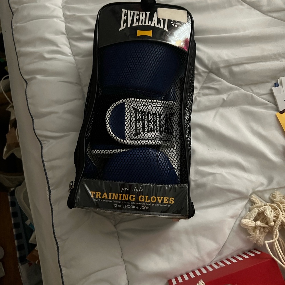 Everlast Blue and Black Training Gloves